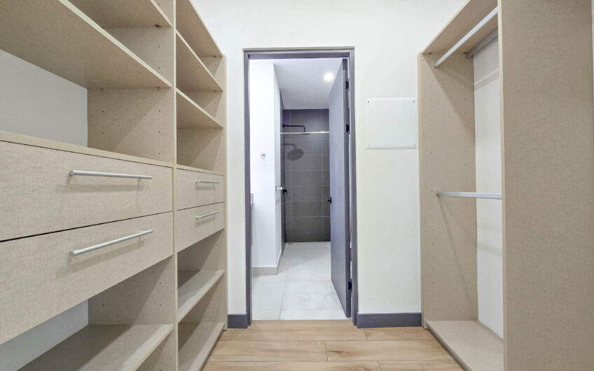 Para estrenar! Lujoso apartamento con jardín y línea blanca en Santa Ana