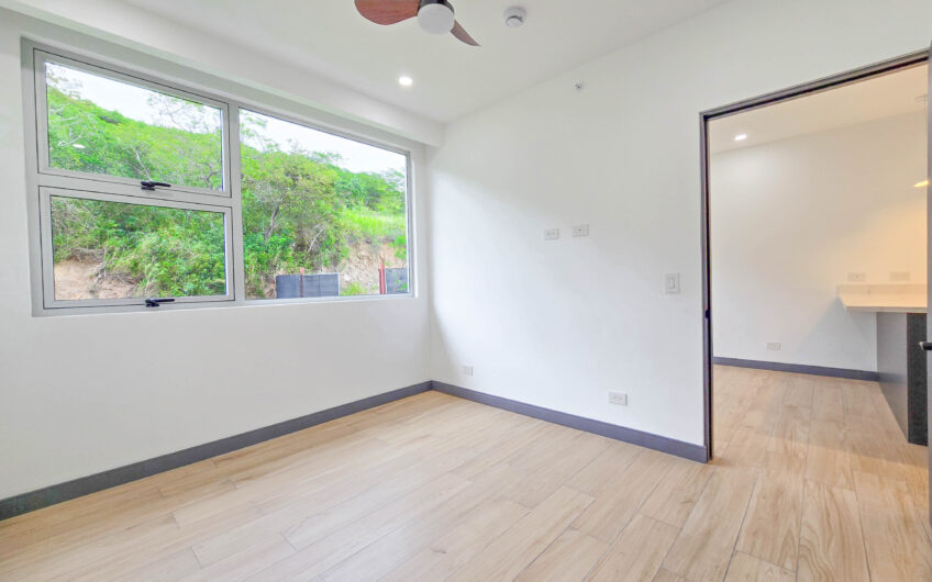 Para estrenar! Lujoso apartamento con jardín y línea blanca en Santa Ana