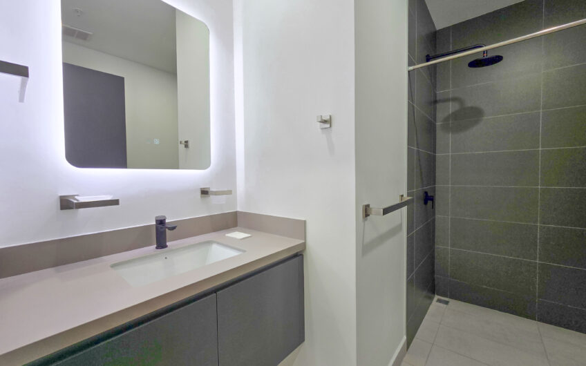 Para estrenar! Lujoso apartamento con jardín y línea blanca en Santa Ana