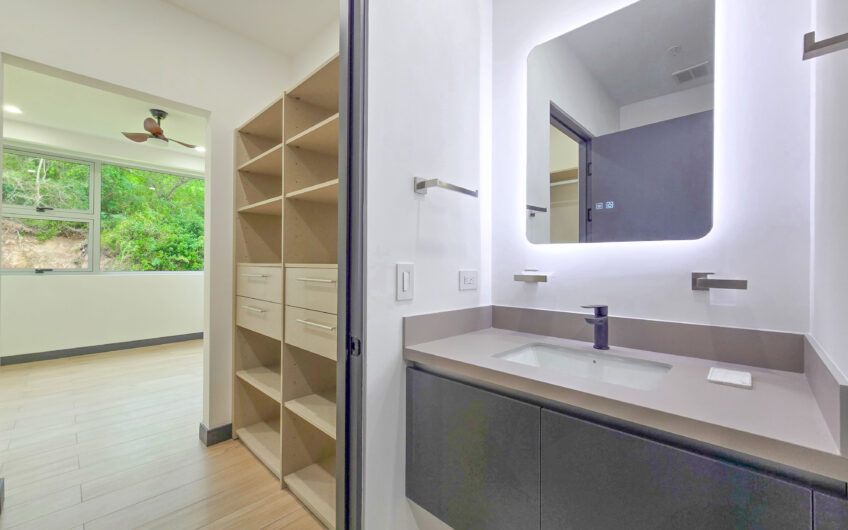 Para estrenar! Lujoso apartamento con jardín y línea blanca en Santa Ana