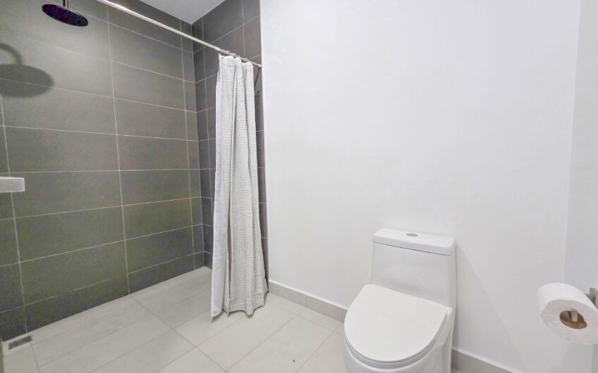 Para estrenar! Lujoso apartamento con jardín y línea blanca en Santa Ana