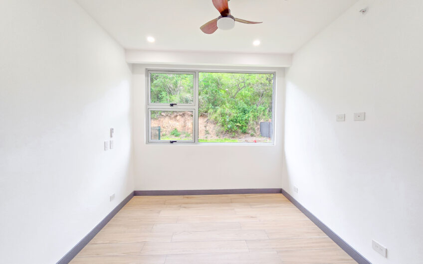 Para estrenar! Lujoso apartamento con jardín y línea blanca en Santa Ana