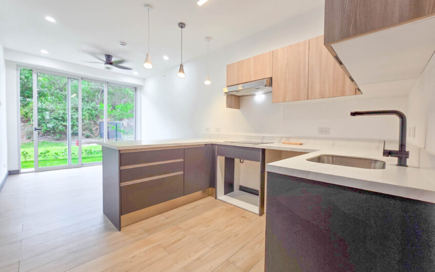 Para estrenar! Lujoso apartamento con jardín y línea blanca en Santa Ana