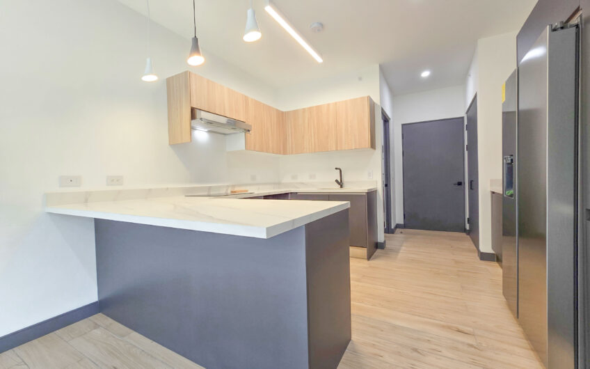 Para estrenar! Lujoso apartamento con jardín y línea blanca en Santa Ana