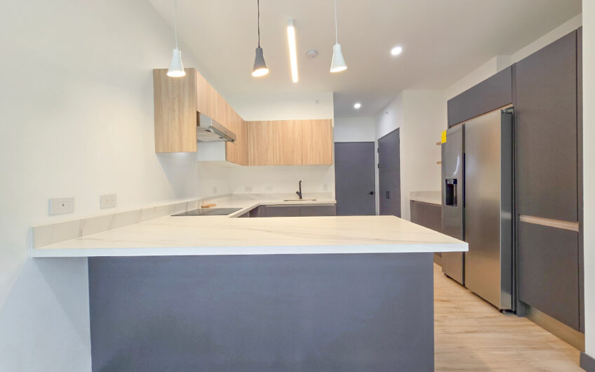 Para estrenar! Lujoso apartamento con jardín y línea blanca en Santa Ana