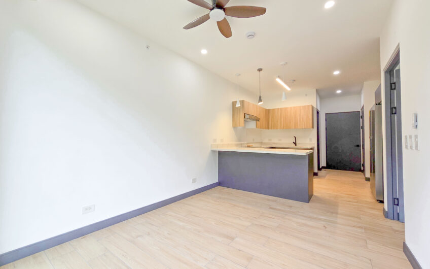 Para estrenar! Lujoso apartamento con jardín y línea blanca en Santa Ana