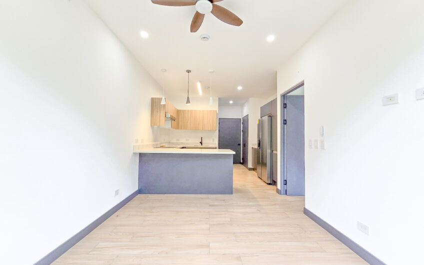 Para estrenar! Lujoso apartamento con jardín y línea blanca en Santa Ana