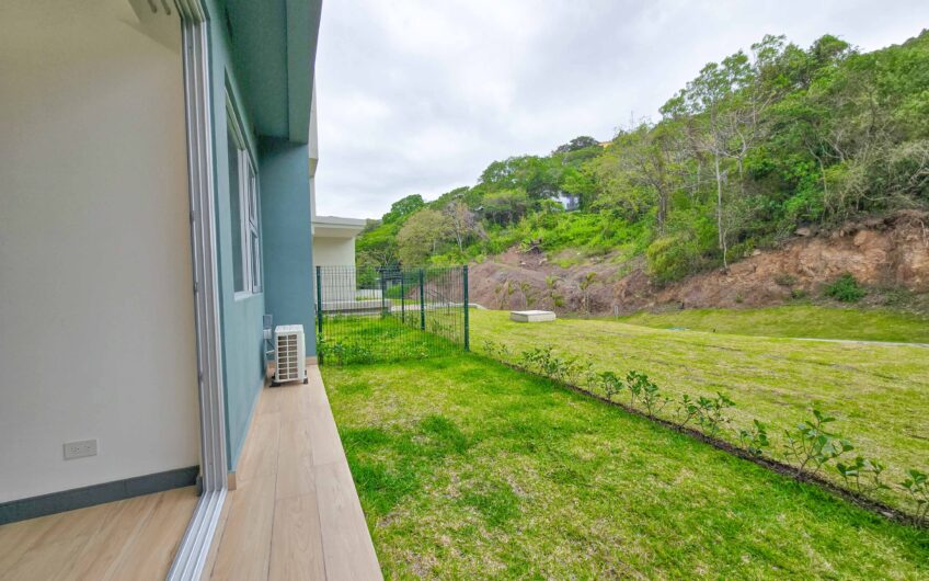 Para estrenar! Lujoso apartamento con jardín y línea blanca en Santa Ana