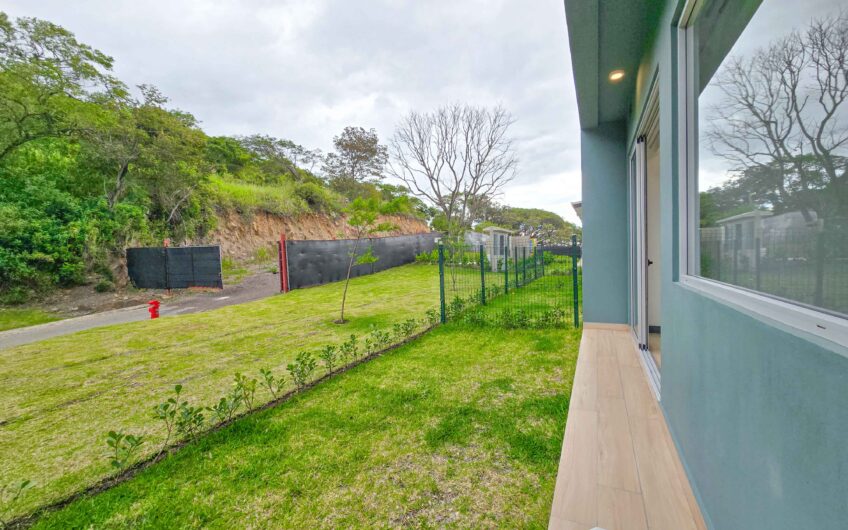 Para estrenar! Lujoso apartamento con jardín y línea blanca en Santa Ana