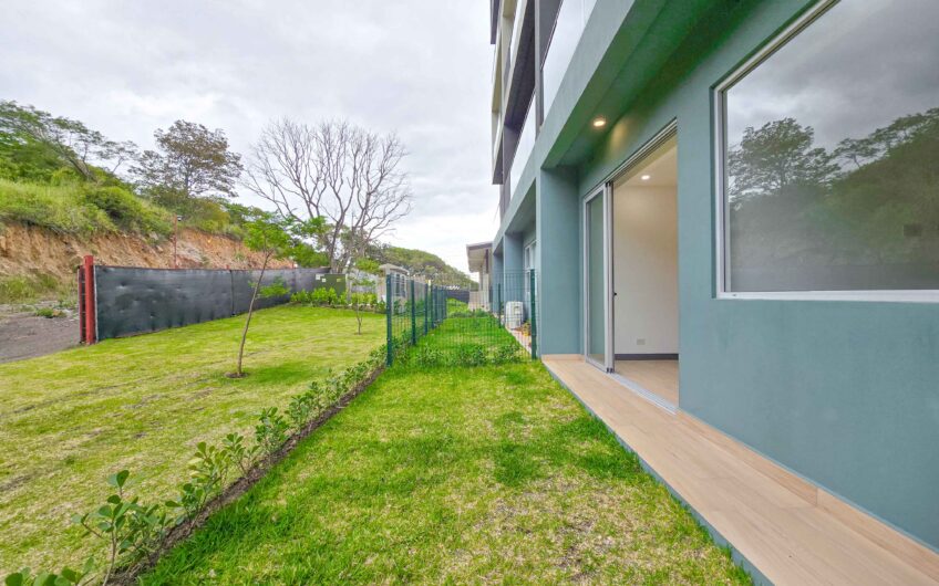 Para estrenar! Lujoso apartamento con jardín y línea blanca en Santa Ana