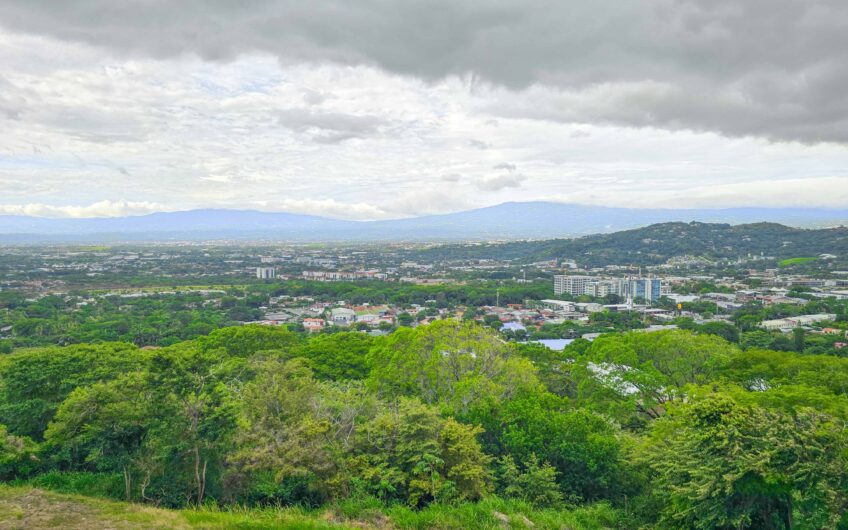 Para estrenar! Lujoso apartamento con jardín y línea blanca en Santa Ana