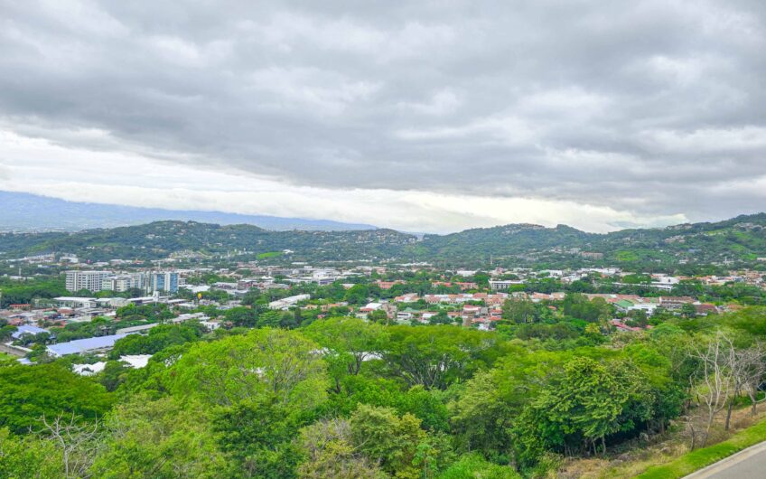 Para estrenar! Lujoso apartamento con jardín y línea blanca en Santa Ana