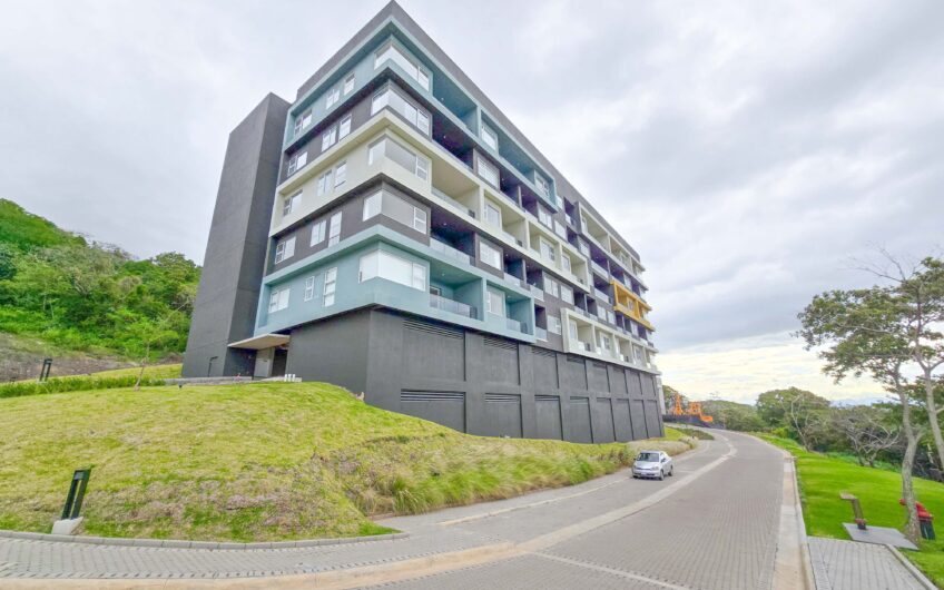 Para estrenar! Lujoso apartamento con jardín y línea blanca en Santa Ana