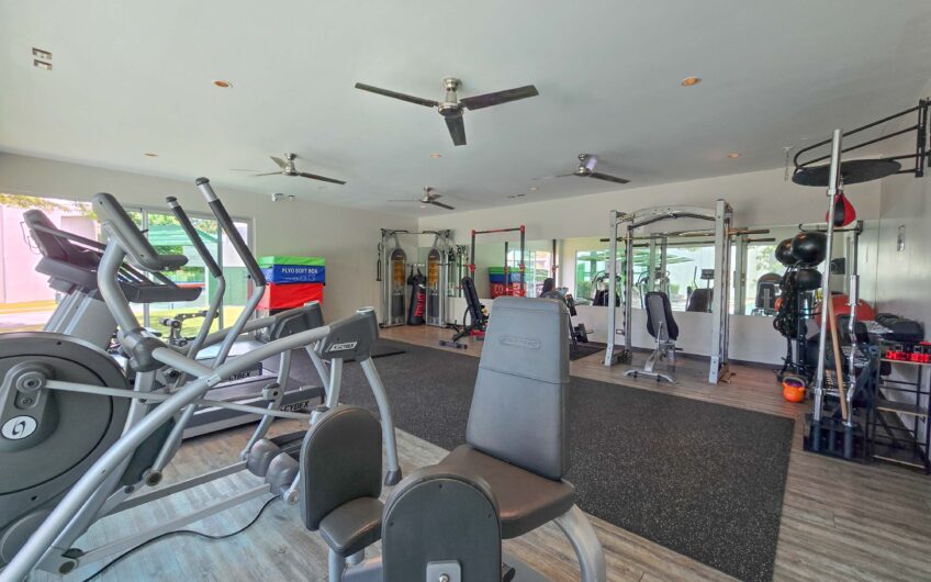 Lindora Santa Ana! Condo contemporáneo amueblado con jardín