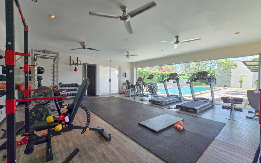 Lindora Santa Ana! Condo contemporáneo amueblado con jardín