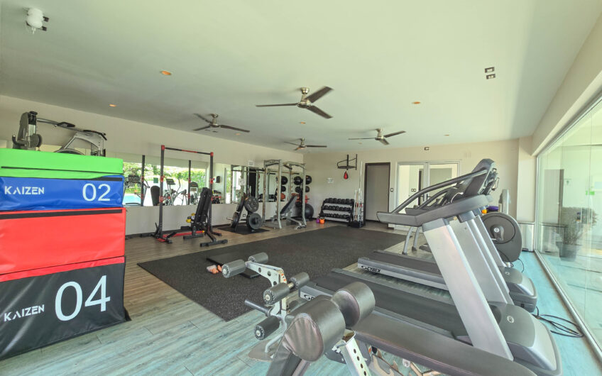 Lindora Santa Ana! Condo contemporáneo amueblado con jardín