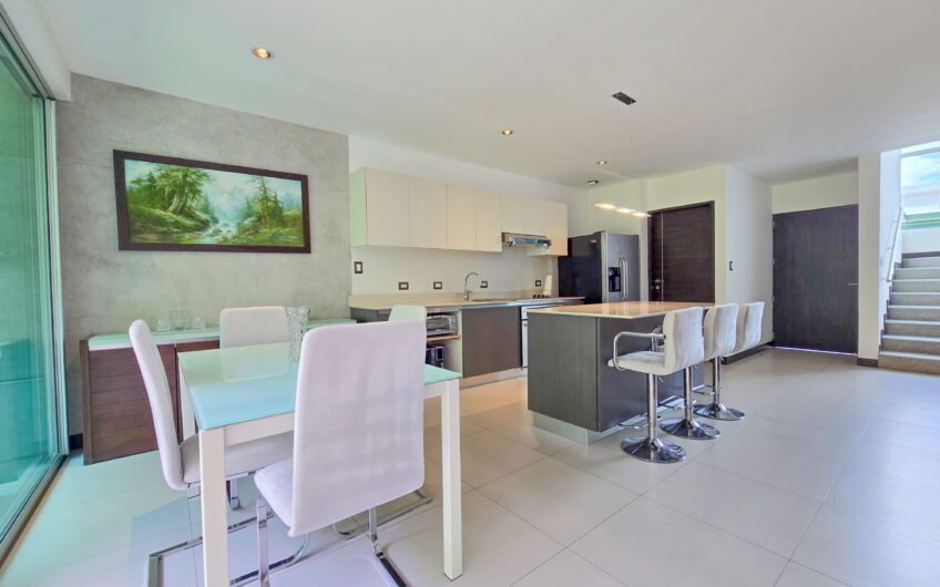 Lindora Santa Ana! Condo contemporáneo amueblado con jardín