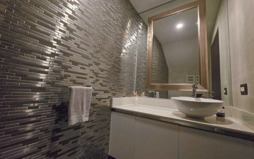 Lindora Santa Ana! Condo contemporáneo amueblado con jardín