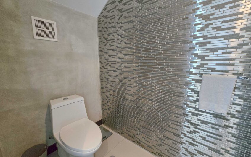 Lindora Santa Ana! Condo contemporáneo amueblado con jardín