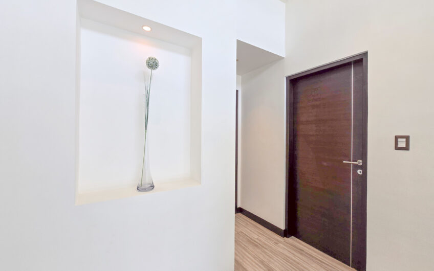 Lindora Santa Ana! Condo contemporáneo amueblado con jardín