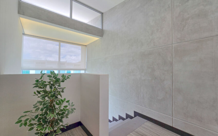 Lindora Santa Ana! Condo contemporáneo amueblado con jardín