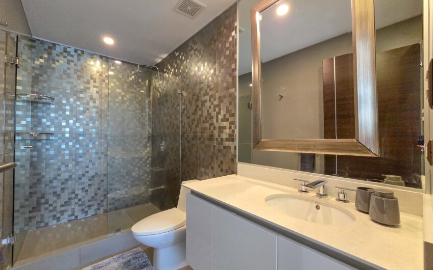 Lindora Santa Ana! Condo contemporáneo amueblado con jardín