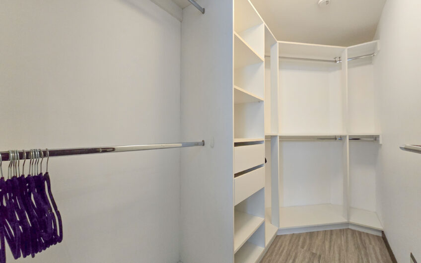Lindora Santa Ana! Condo contemporáneo amueblado con jardín
