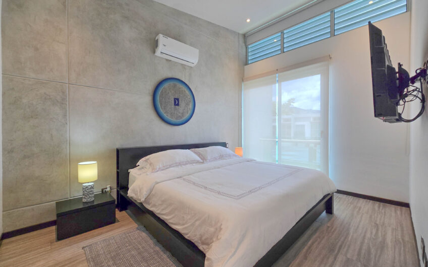 Lindora Santa Ana! Condo contemporáneo amueblado con jardín