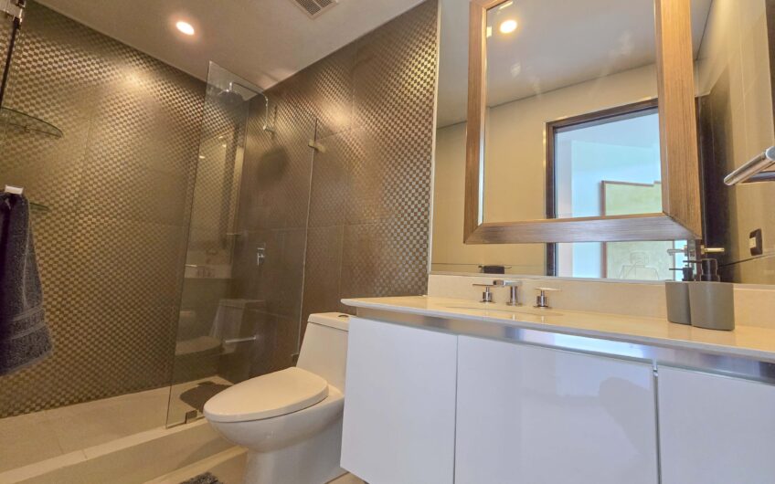 Lindora Santa Ana! Condo contemporáneo amueblado con jardín