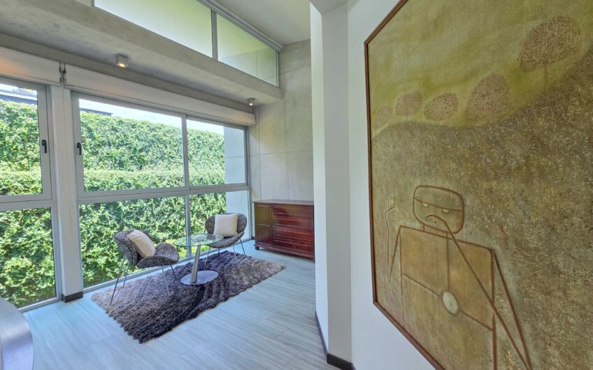 Lindora Santa Ana! Condo contemporáneo amueblado con jardín