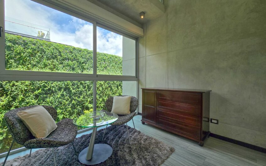 Lindora Santa Ana! Condo contemporáneo amueblado con jardín