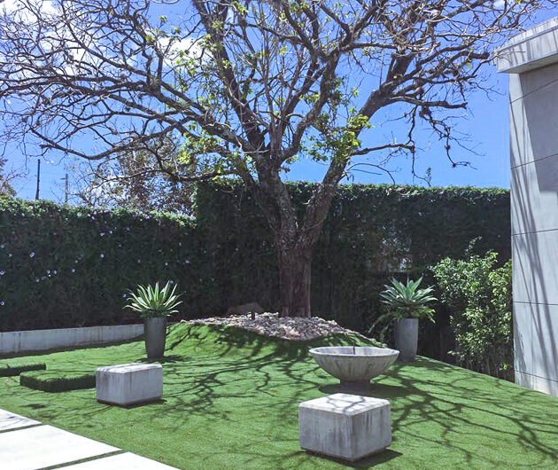 Lindora Santa Ana! Condo contemporáneo amueblado con jardín