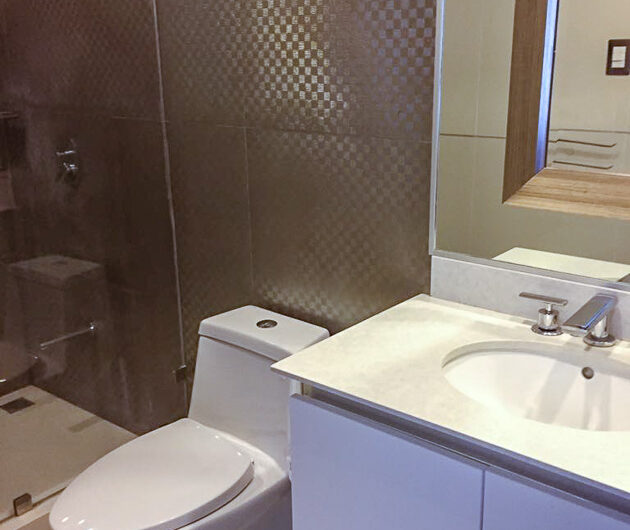 Lindora Santa Ana! Condo contemporáneo amueblado con jardín