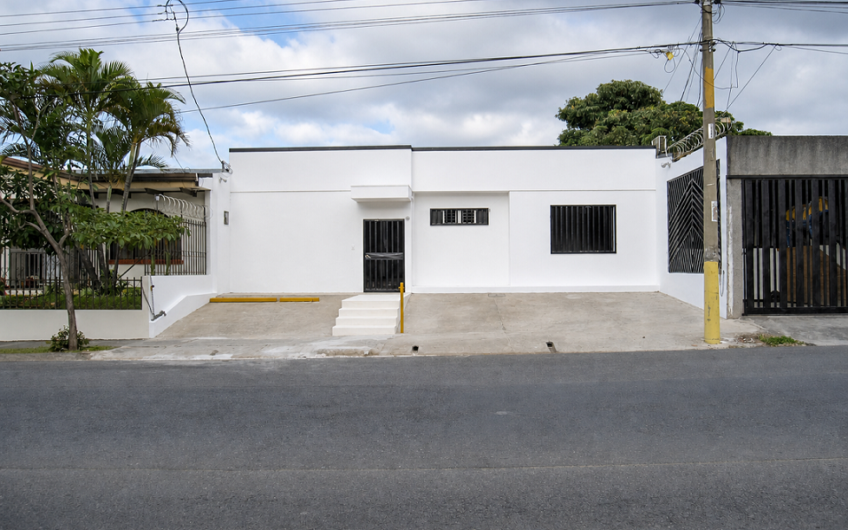 Casa de una planta / uso de suelo mixto / para oficina o comercio en Rohrmoser Pavas