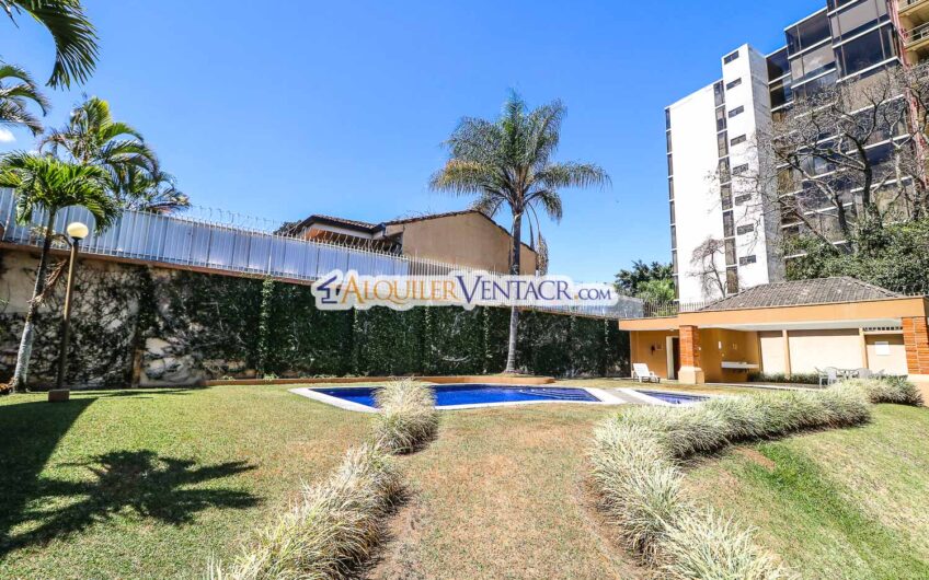 Condo de 3 habit. + de servicio + sala tv en Bello Horizonte Escazú