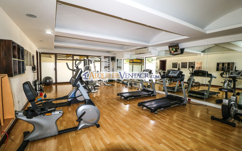 Apartamento de 219 m2 de 3 habit. + oficina y vista en San Rafael Escazú