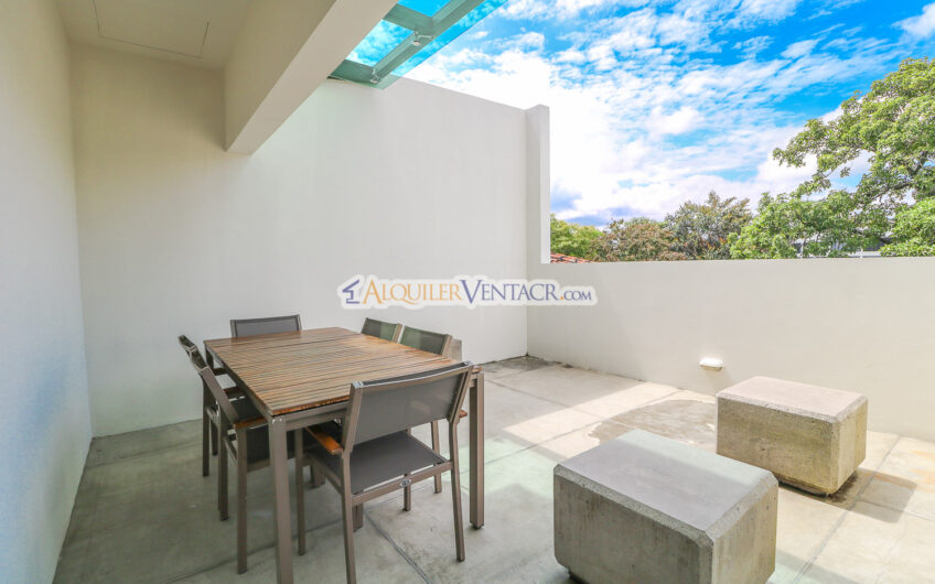 Lindora Santa Ana! Condo contemporáneo amueblado con jardín
