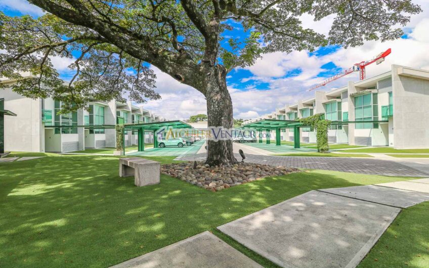 Lindora Santa Ana! Condo contemporáneo amueblado con jardín