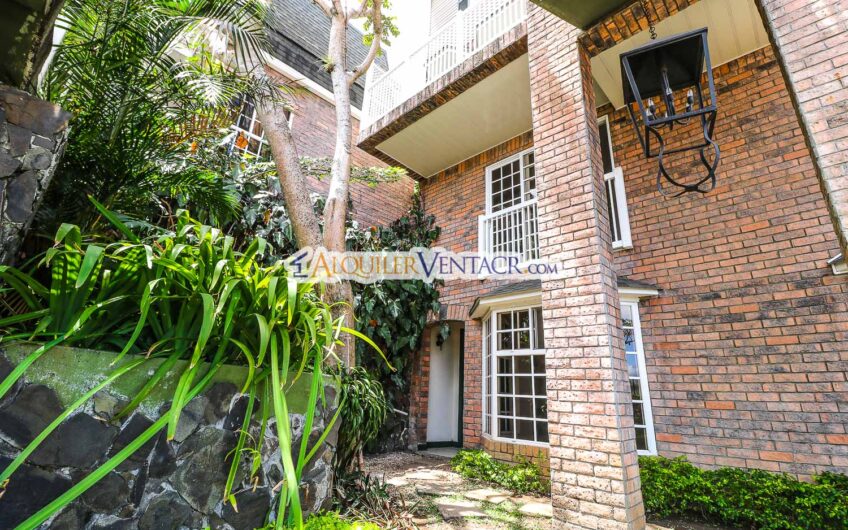 Apartamento estilo inglés de 2 habit. x World Gym Guachipelín Escazú
