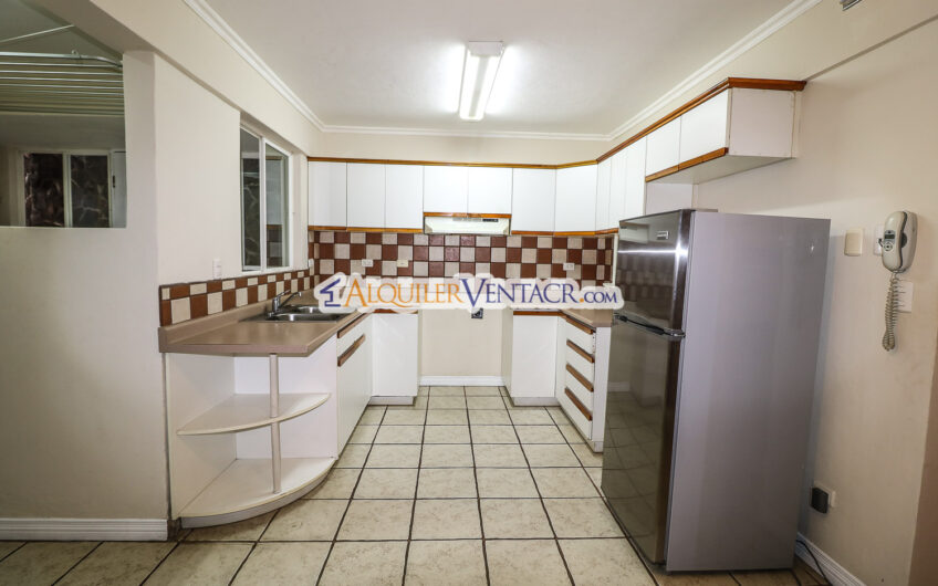 Apartamento estilo inglés de 2 habit. x World Gym Guachipelín Escazú