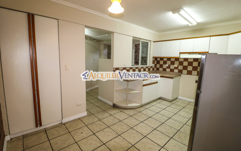 Apartamento estilo inglés de 2 habit. x World Gym Guachipelín Escazú