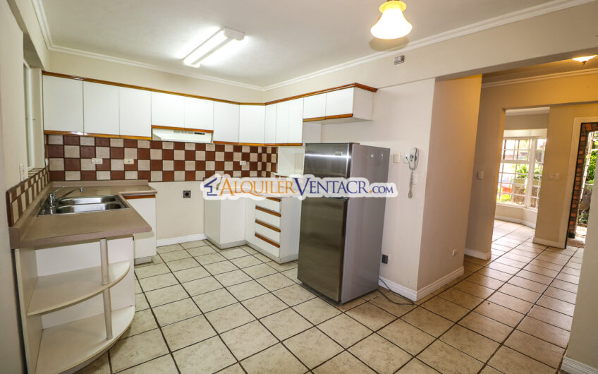 Apartamento estilo inglés de 2 habit. x World Gym Guachipelín Escazú