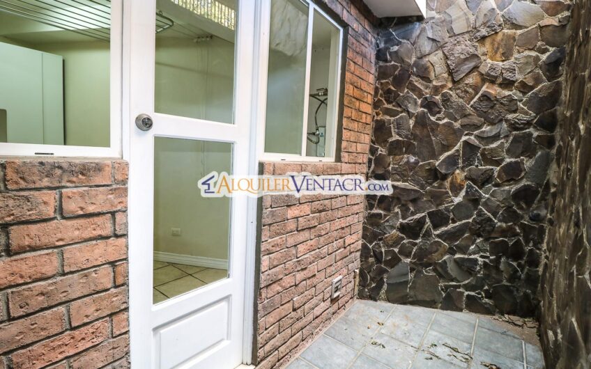 Apartamento estilo inglés de 2 habit. x World Gym Guachipelín Escazú