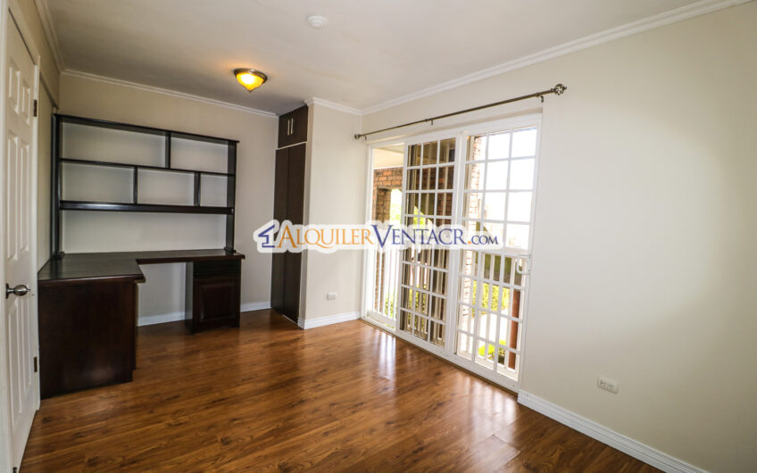 Apartamento estilo inglés de 2 habit. x World Gym Guachipelín Escazú