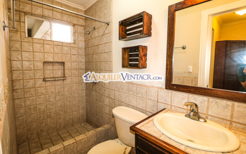 Apartamento estilo inglés de 2 habit. x World Gym Guachipelín Escazú