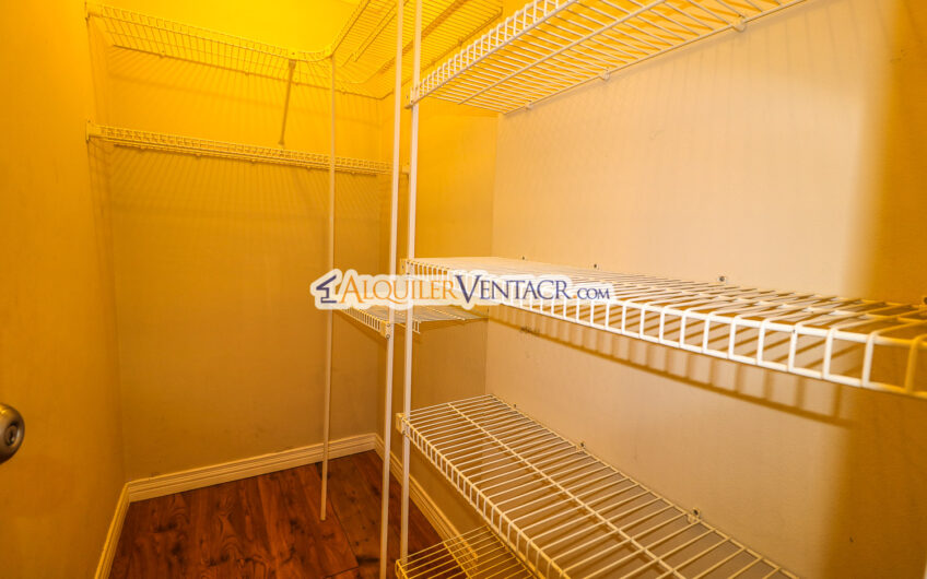 Apartamento estilo inglés de 2 habit. x World Gym Guachipelín Escazú