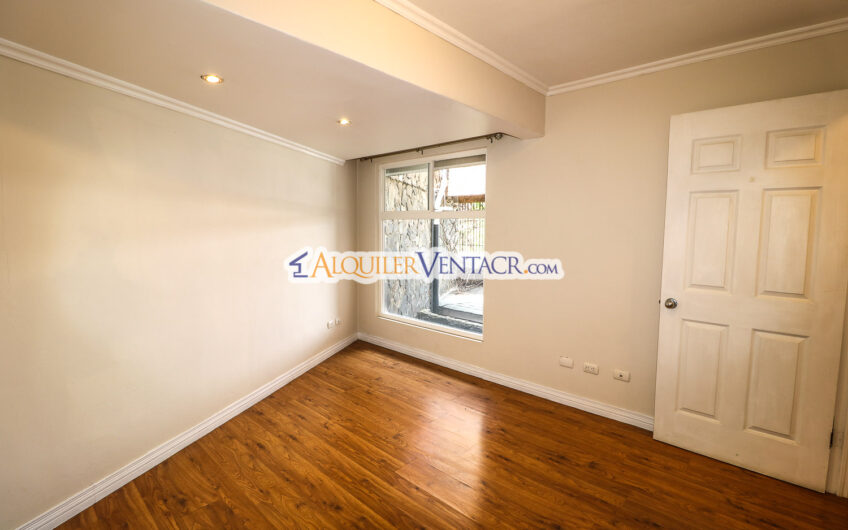 Apartamento estilo inglés de 2 habit. x World Gym Guachipelín Escazú