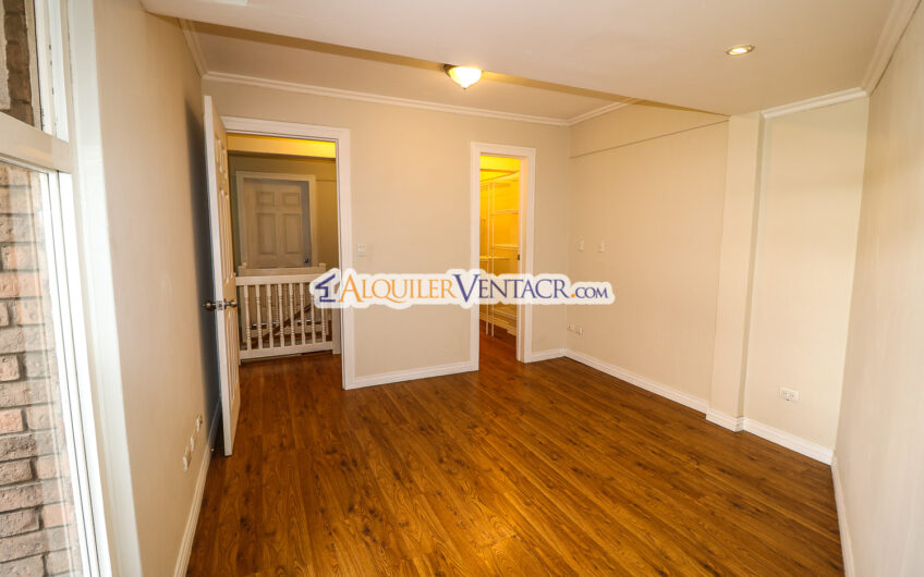 Apartamento estilo inglés de 2 habit. x World Gym Guachipelín Escazú