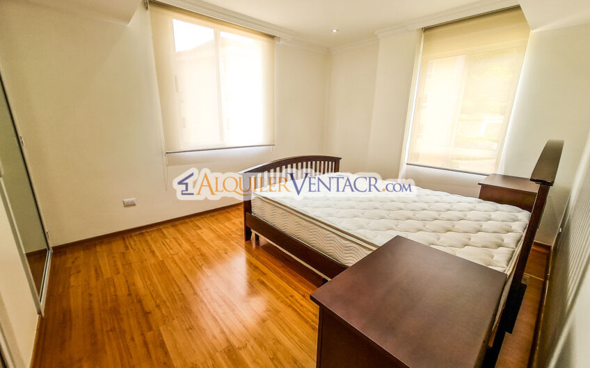 Apartamento amueblado de 3 habit. con vista en San Rafael Escazú