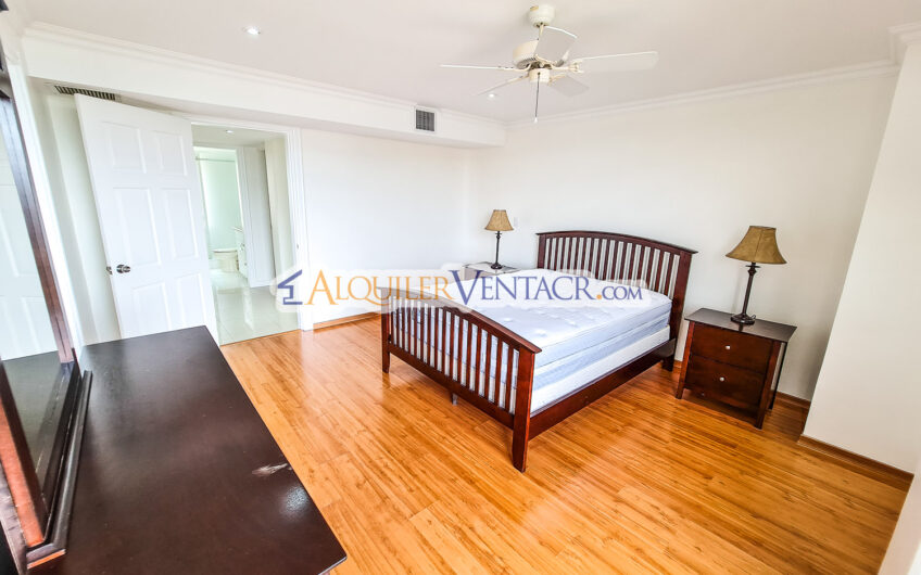 Apartamento amueblado de 3 habit. con vista en San Rafael Escazú